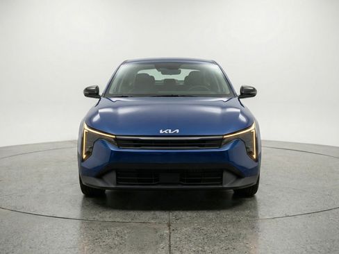 Used 2025 Kia K4 LXS image 2