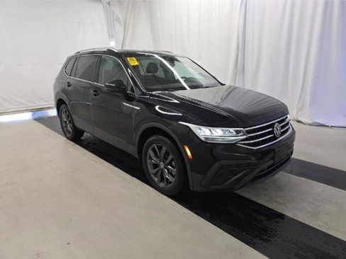Used 2022 Volkswagen Tiguan SE image 2