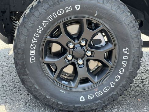 Used 2022 Jeep Wrangler Sport AWD/4WD image 5