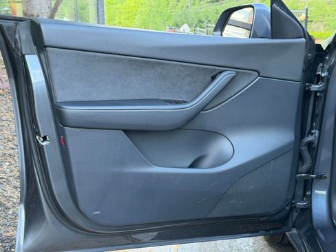 Used 2020 Tesla Model Y Long Range AWD/4WD image 28