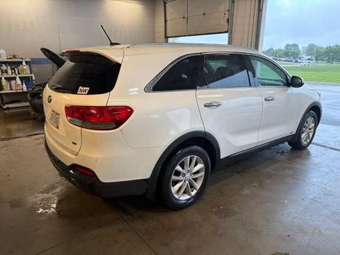 Used 2017 Kia Sorento AWD image 5