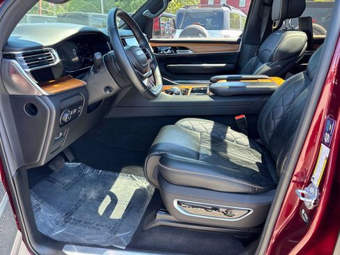 Certified 2022 Jeep Grand Wagoneer Series III w/ Rear Seat Video Group 1 AWD/4WD image 9