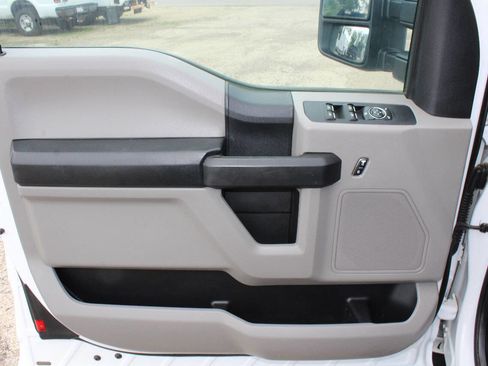 Used 2018 Ford F250 XL w/ Power Equipment Group image 18