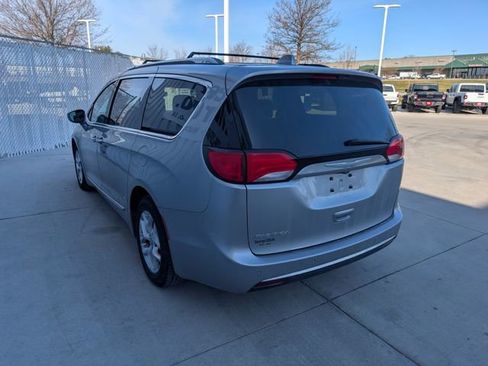 Used 2017 Chrysler Pacifica Touring-L Plus image 15