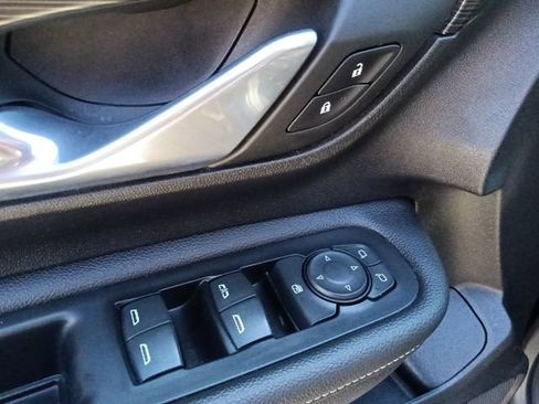 Used 2022 GMC Terrain SLE w/ Elevation Edition FWD image 12