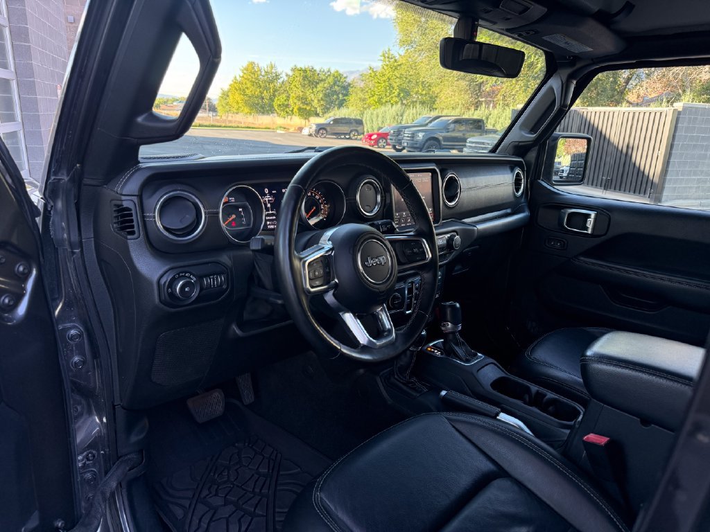Used 2018 Jeep Wrangler Unlimited Sahara w/ Uconnect 4C Nav & Sound Group AWD/4WD image 24