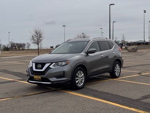 Used 2018 Nissan Rogue SV image 35