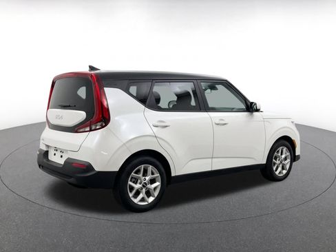 Used 2025 Kia Soul LX w/ LX Technology Package FWD image 9