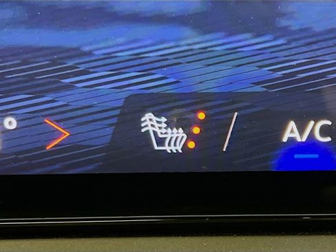 Used 2025 Chevrolet Traverse LT image 20