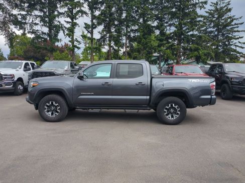 Used 2022 Toyota Tacoma TRD Off-Road w/ TRD Premium Off Road Package AWD/4WD image 4