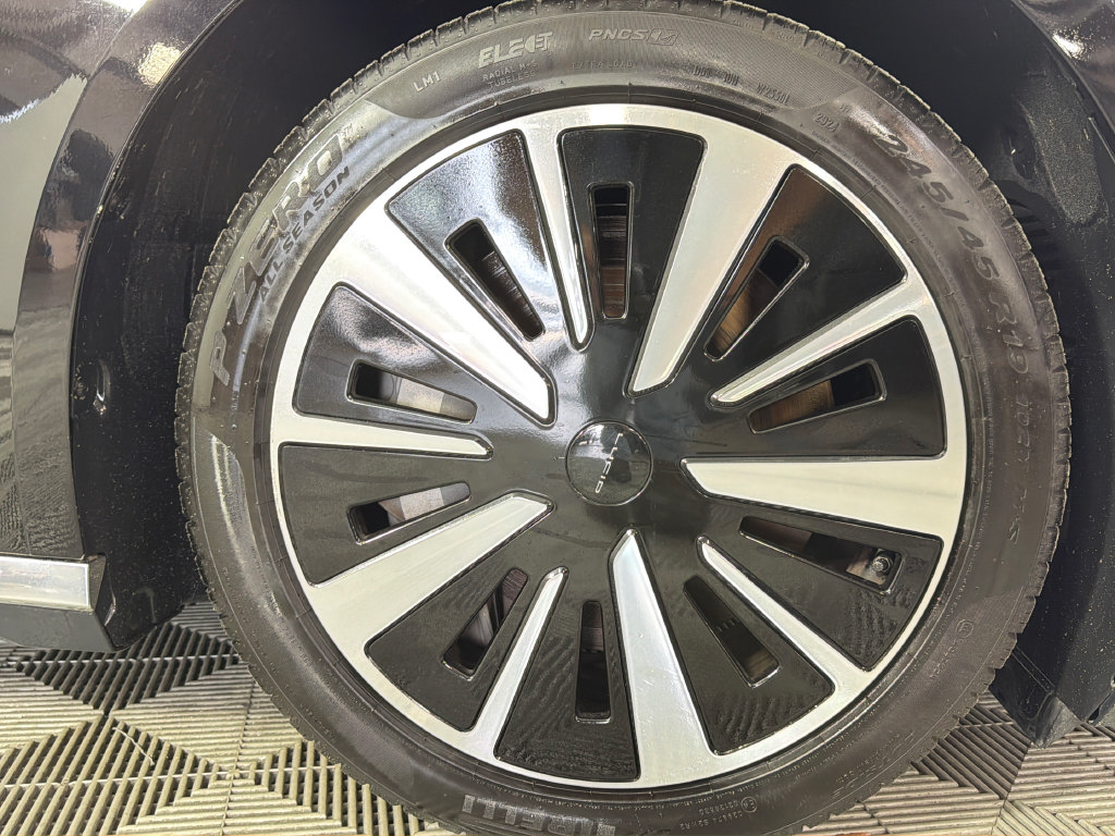 Used 2025 Lucid Air Pure RWD image 38