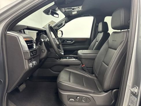 Used 2025 GMC Yukon XL Denali AWD/4WD image 24