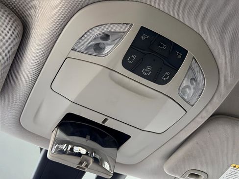 Used 2019 Chrysler Pacifica Touring-L FWD image 50