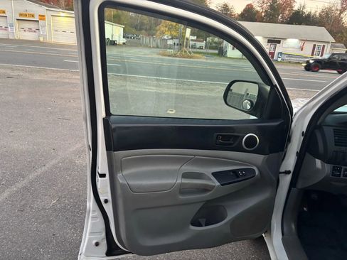 Used 2013 Toyota Tacoma 2WD Access Cab w/ SR5 Pkg image 15