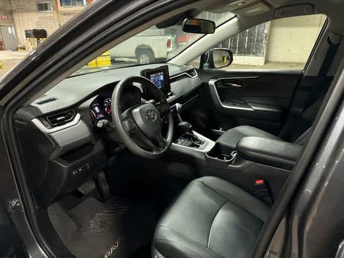 Used 2022 Toyota RAV4 XLE w/ Carpet Mat Package (TMS) AWD/4WD image 28
