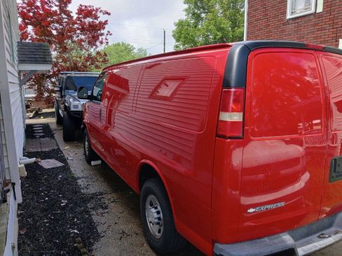 Used 2007 Chevrolet Express 3500 RWD image 2