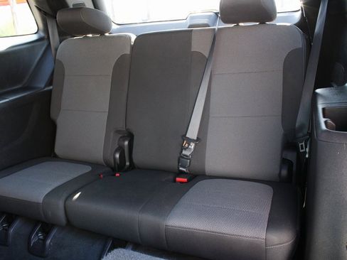 Used 2022 Chevrolet Traverse LT image 38