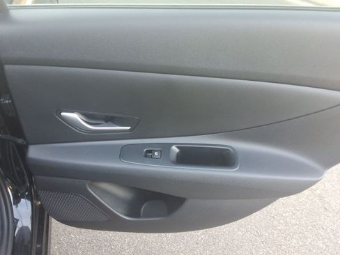 Used 2023 Hyundai Elantra SEL image 23