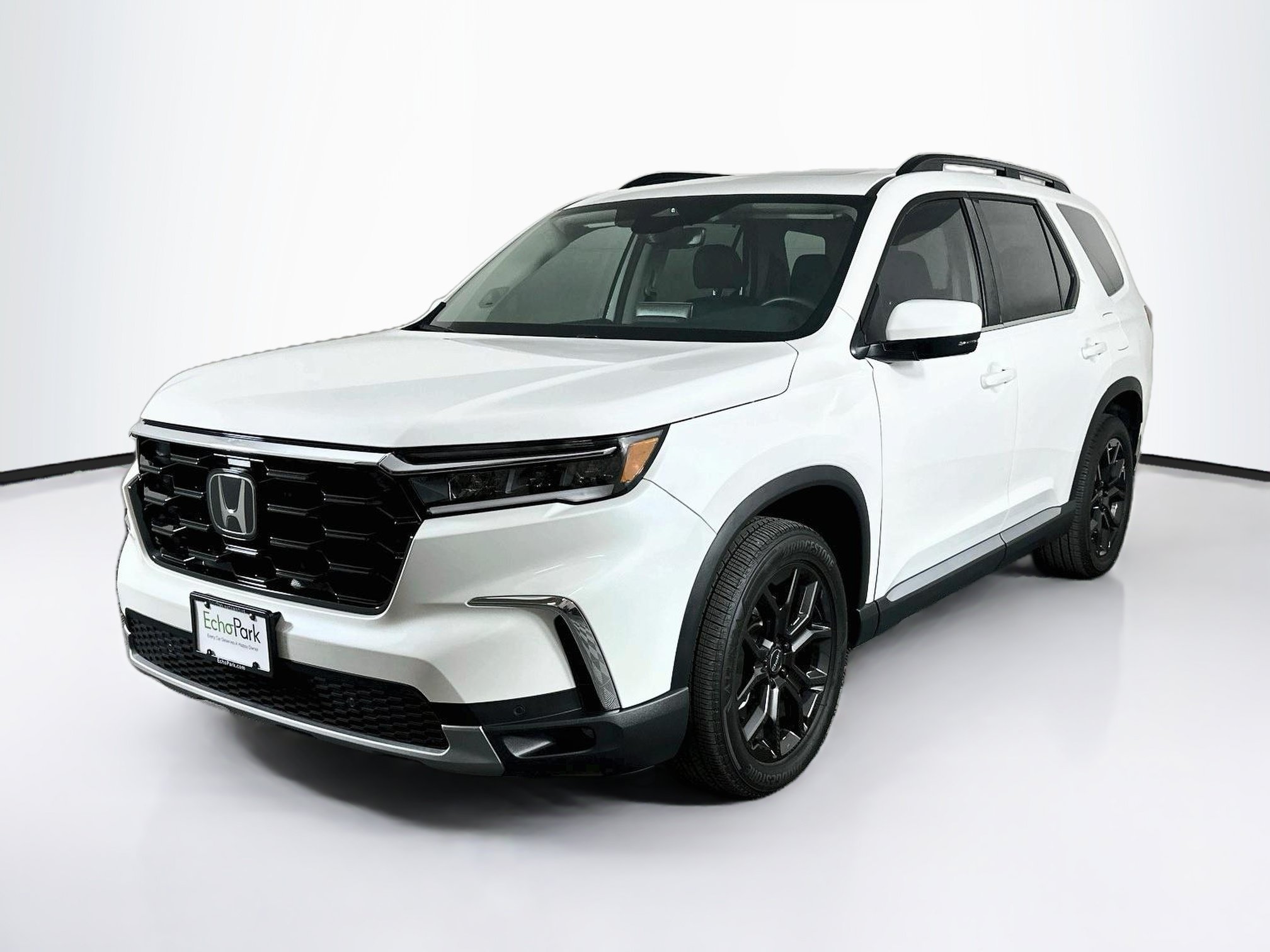 Used 2025 Honda Pilot Touring image 3