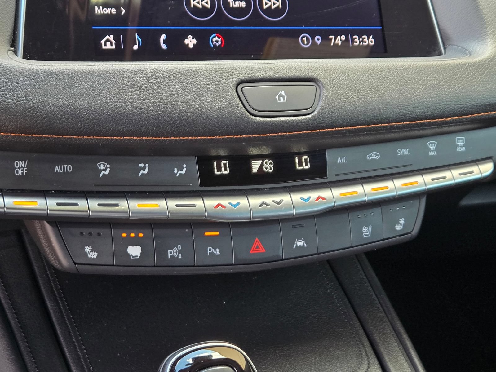 Used 2022 Cadillac XT4 Sport w/ Comfort Package FWD image 17