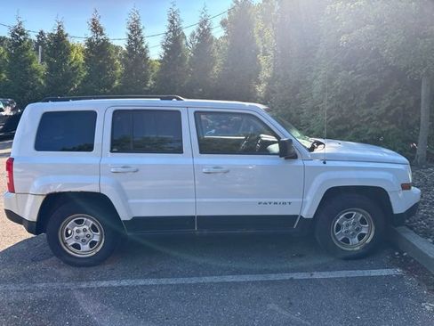 Used 2014 Jeep Patriot Sport w/ Power Value Group FWD image 6