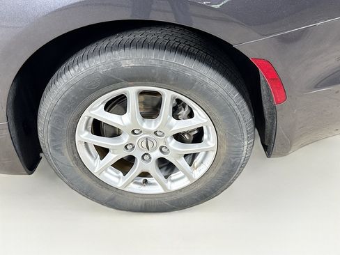 Used 2023 Chrysler Pacifica Touring-L FWD image 38