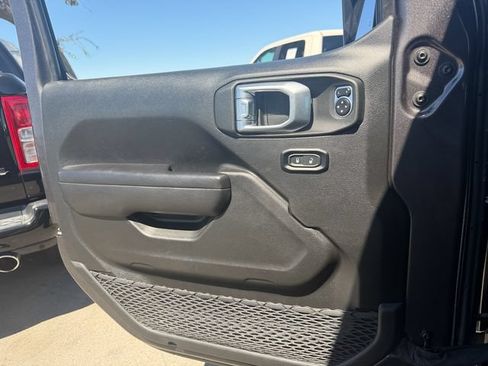 Used 2024 Jeep Wrangler Unlimited Rubicon 4xe AWD/4WD image 16