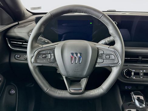 Used 2025 Buick Envista Preferred w/ Convenience I Package FWD image 18