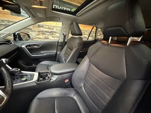 Used 2019 Toyota RAV4 Limited AWD/4WD image 14