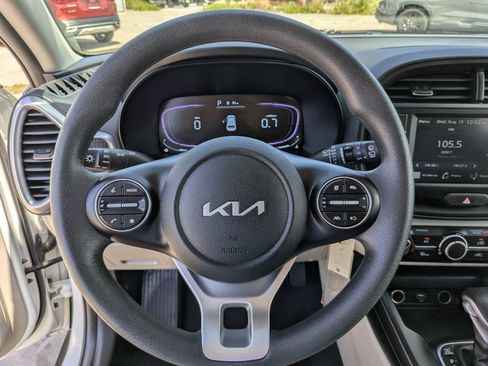 Certified 2025 Kia Soul LX w/ LX Technology Package FWD image 27
