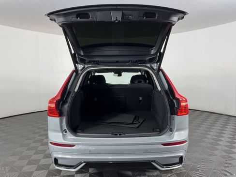 Used 2025 Volvo XC60 B5 Plus image 46