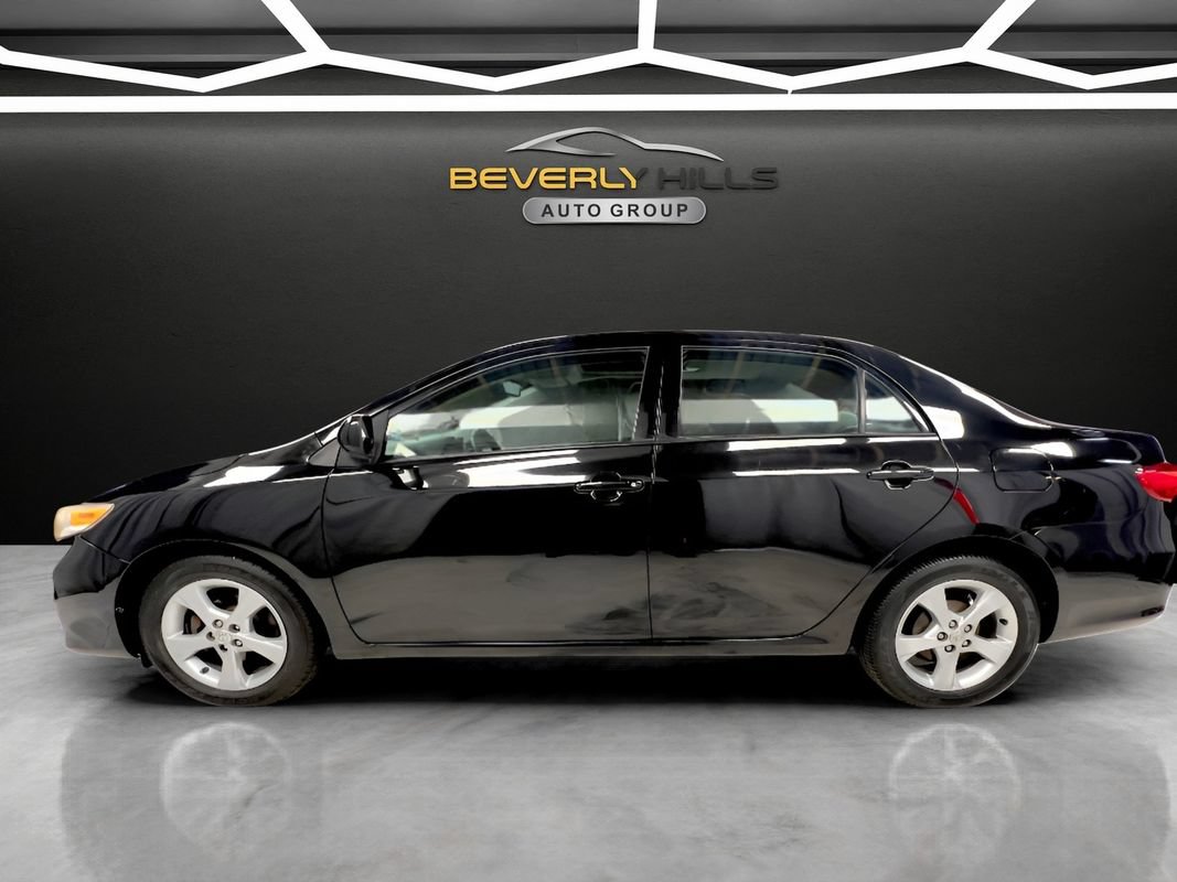 Used 2011 Toyota Corolla LE w/ Premium Pkg FWD image 2
