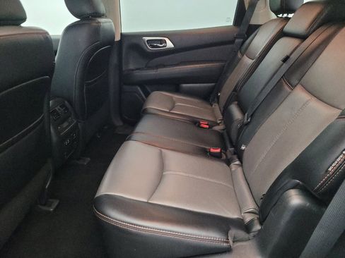 Used 2019 Nissan Pathfinder SL AWD/4WD image 18