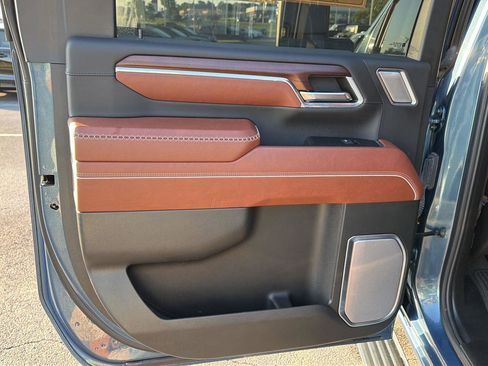 Used 2024 GMC Sierra 3500 Denali Ultimate AWD/4WD image 18