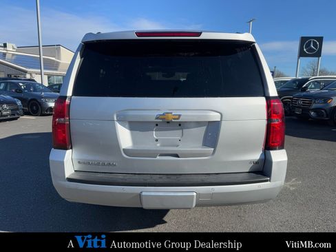 Used 2017 Chevrolet Suburban LT w/ LT Signature Package image 7
