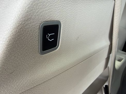 Used 2023 Chrysler Pacifica Touring-L FWD image 24
