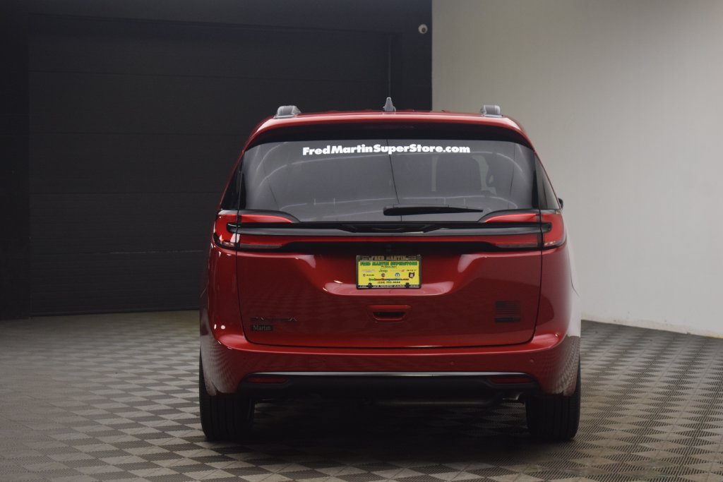 New 2027 Chrysler Pacifica Select AWD/4WD image 11