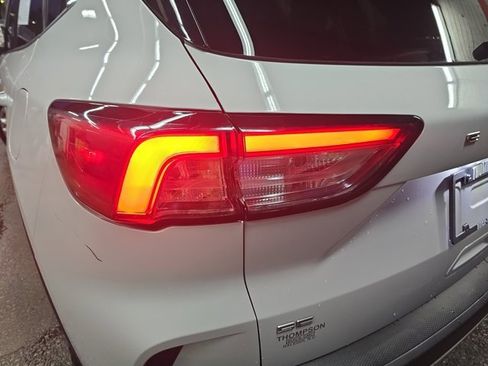 Used 2020 Ford Escape SE image 33