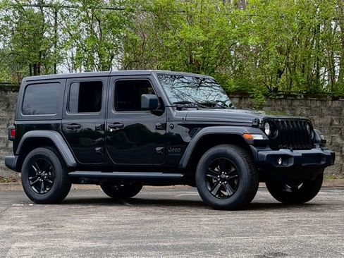 Used 2019 Jeep Wrangler Unlimited Sport image 2