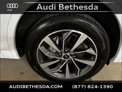 Certified 2025 Audi Q5 2.0T Premium image 9