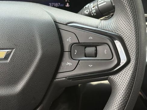 Used 2025 Chevrolet Trax LT FWD image 17