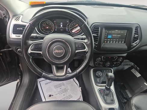 Used 2018 Jeep Compass Latitude w/ Popular Equipment Group AWD/4WD image 10