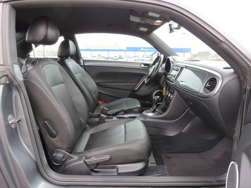 Used 2012 Volkswagen Beetle 2.5 image 23