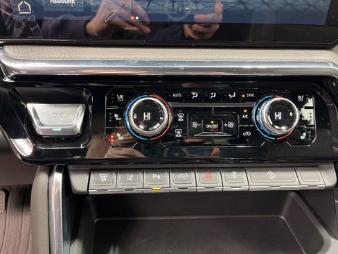 New 2026 GMC Sierra 2500 Denali w/ Denali Reserve Package AWD/4WD image 16