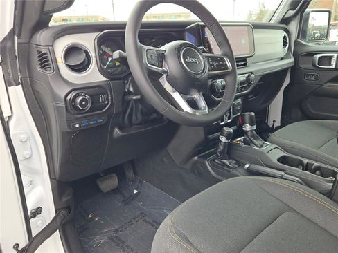 Certified 2025 Jeep Wrangler Unlimited Sahara w/ Safety Group AWD/4WD image 23