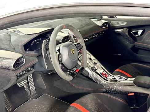 Used 2018 Lamborghini Huracan image 15