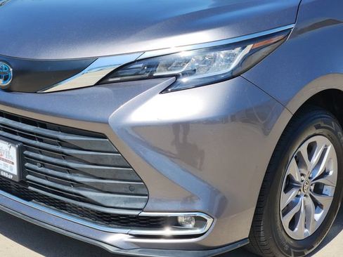Used 2021 Toyota Sienna XLE FWD image 8