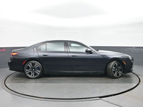 Used 2023 BMW i7 xDrive60 w/ Executive Package 2 image 2