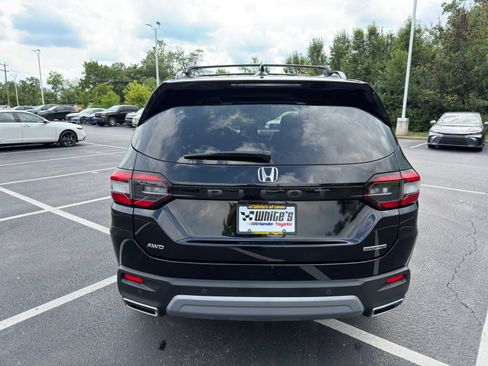 Used 2024 Honda Pilot Touring image 5
