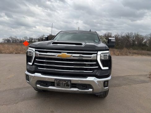 Used 2024 Chevrolet Silverado 2500 LTZ w/ LTZ Convenience Package image 14